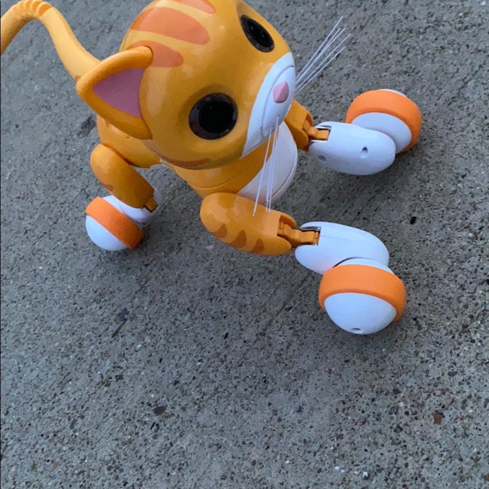 Robot cat. - Picture 2 of 3